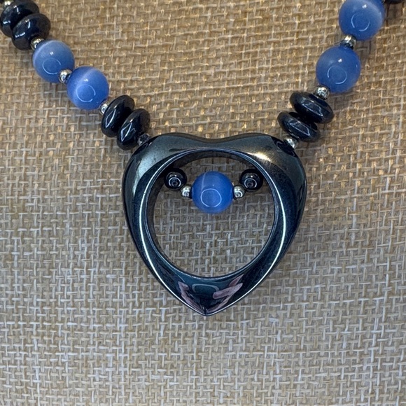 Elegant Hematite with Blue Cats Eye Accent Beads Heart Pendant Necklace - Picture 3 of 4